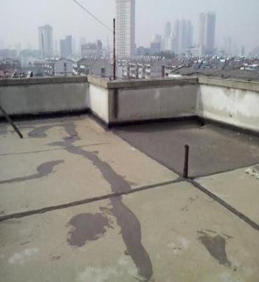 新吴漏水维修 楼顶漏水是什么原因，楼顶漏水维修方法是什么?